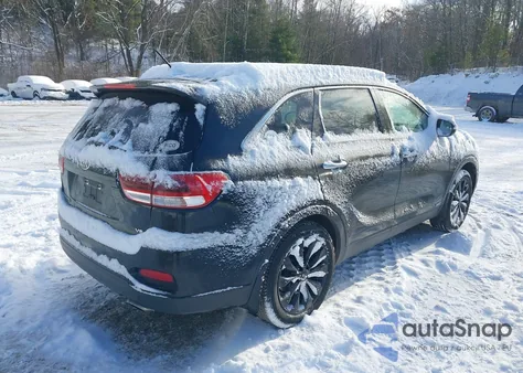 2019 Kia Sorento 3.3L S из США, поврежденный, VIN 5XYPGDA59KG593303